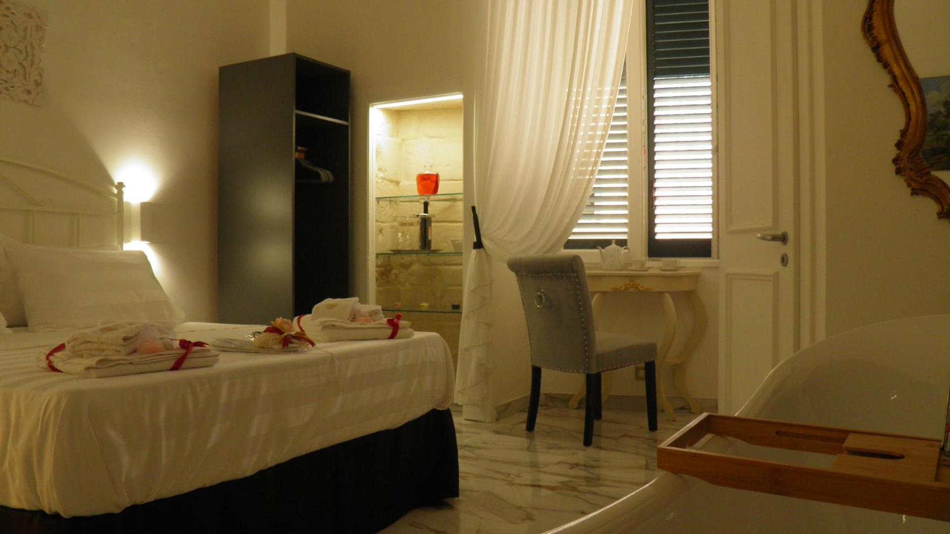 La Dimora Di Re Idomeneo Bed and Breakfast Lecce Exteriör bild